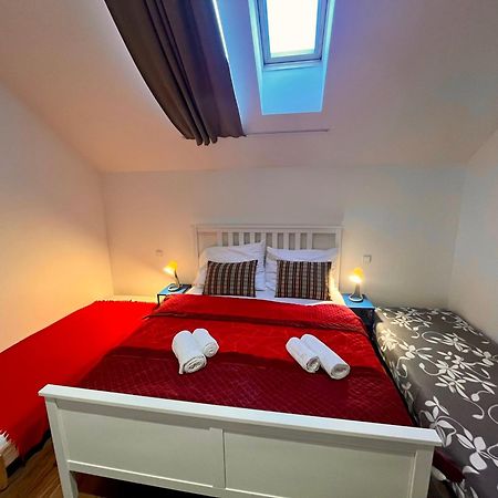 Riverbridge Apartments Прага Экстерьер фото