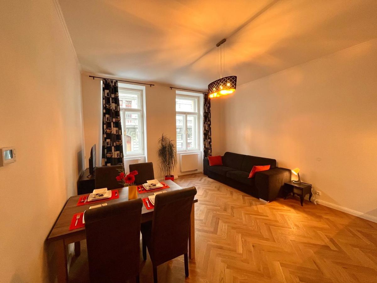 Riverbridge Apartments Прага Экстерьер фото