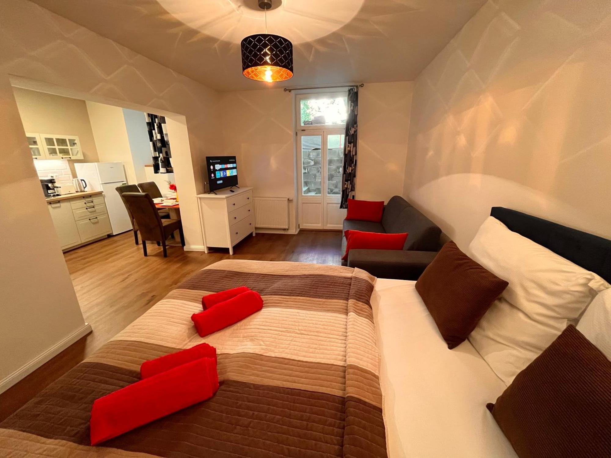 Riverbridge Apartments Прага Экстерьер фото