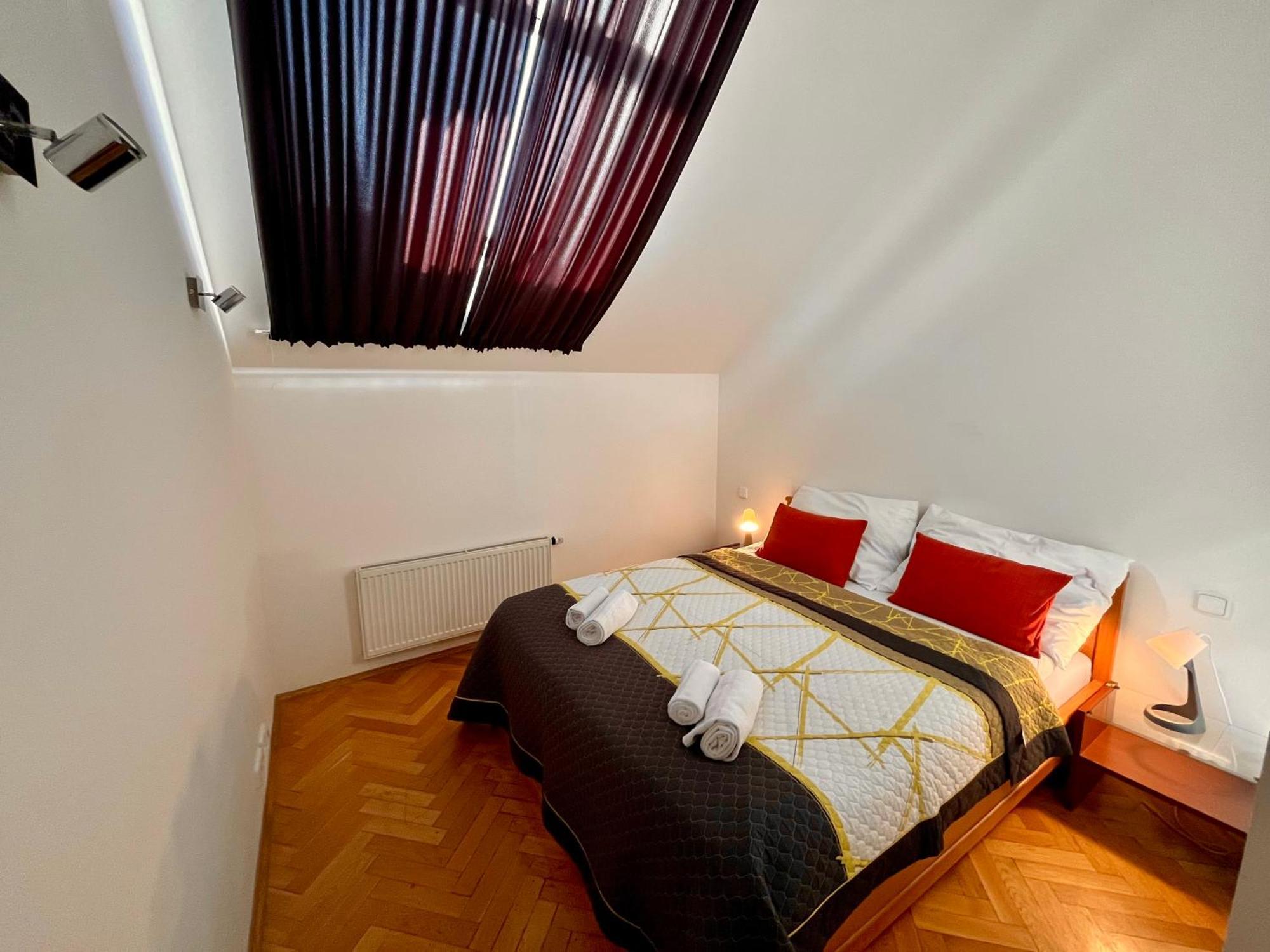 Riverbridge Apartments Прага Экстерьер фото