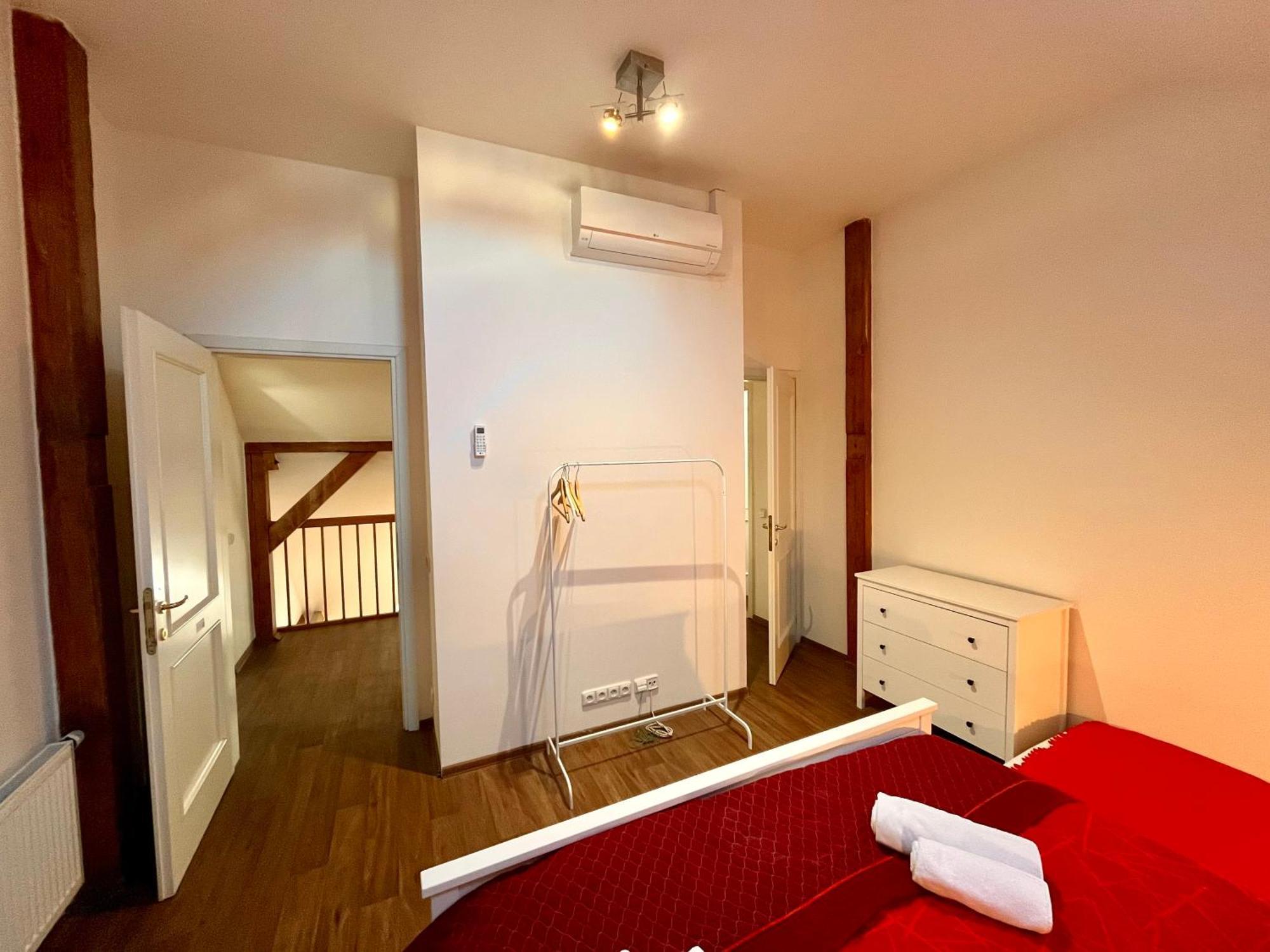 Riverbridge Apartments Прага Экстерьер фото